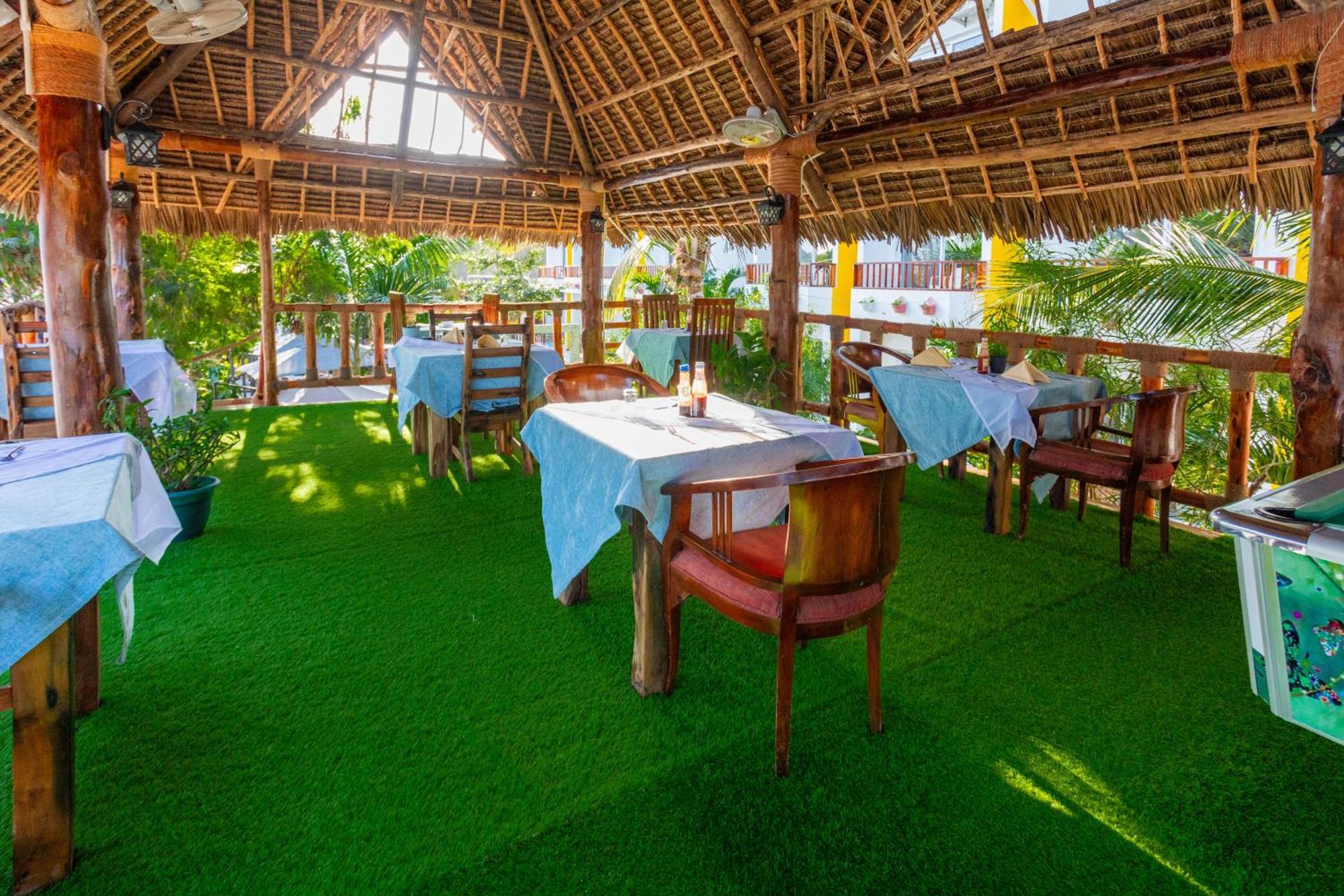 Canary Nungwi Hotel & Spa Exterior photo
